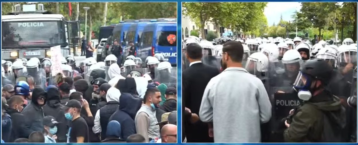 Tensione në protestë! Të shtrirë në tokë, disa qytetarë ndjehen keq, hidhet sprej lotsjellës/ Një person i dëmtuar në kokë, merret me ambulancë