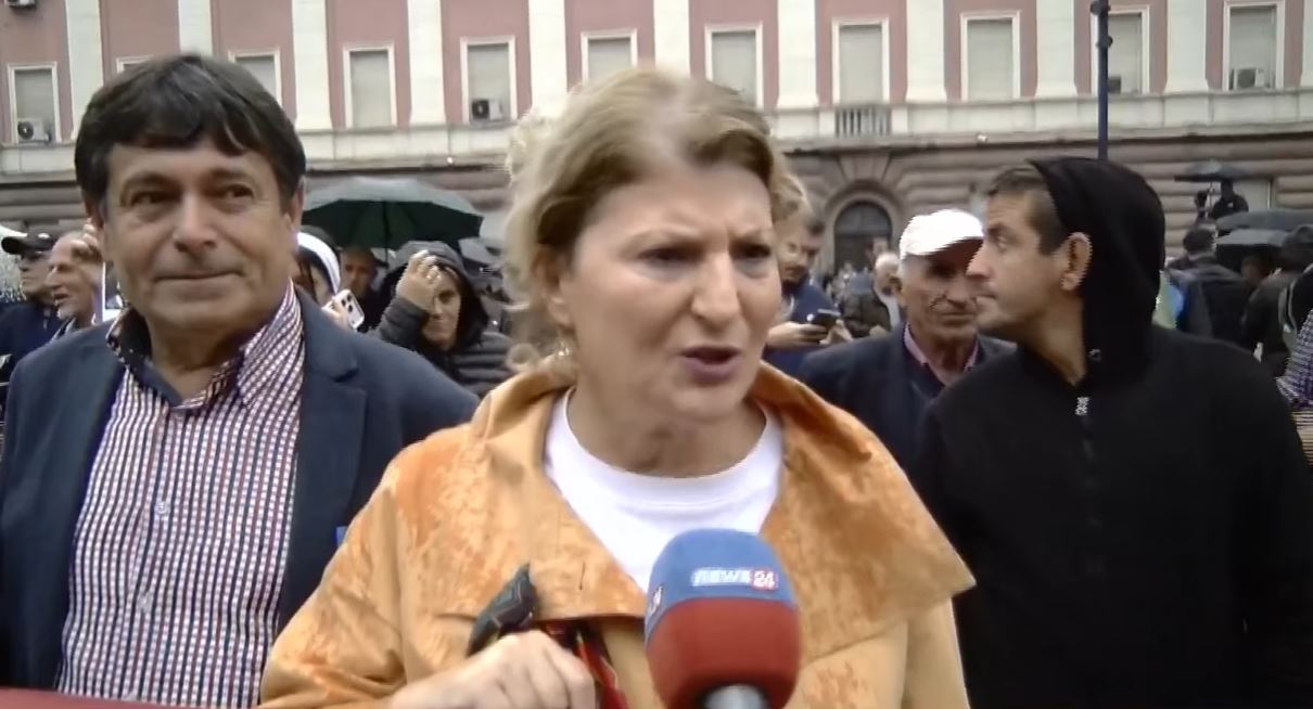 “Rama ka bërë vetëm monolog, është ‘one-man show’ dhe e bën shumë bukur atë rol”/ Pedagogia, Enkelejda Olldashi: Jemi me studentët dhe u mbështesim