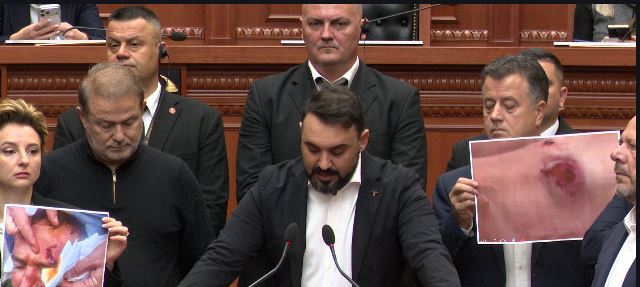 “Kërkojmë dorëheqjen e Ramës, qeveri kujdestare dhe vetëshpërndarjen e Parlamentit”/ Këlliçi: Dënojmë dhunën ndaj studentëve dhe shantazhin e kryeministrit